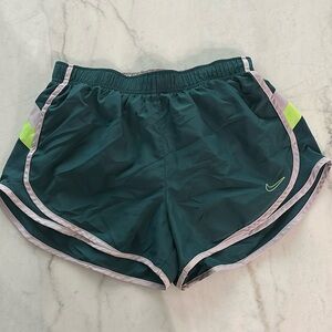 Nike Dri-fit tempo shorts, Medium Run Liner 6 M, Green lavender